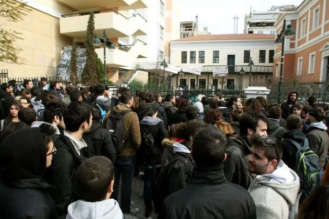 Η απόλυτη παράνοια στην Νομική της Αθήνας – Γιατί η ΔΑΠ απουσίαζε;
